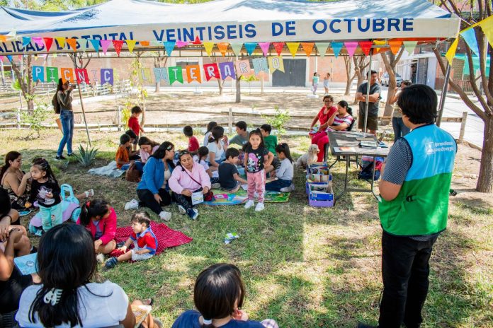 Enosa ilumina el club de lectura para niños en urbanización Santa Margarita Enosa ilumina el club de lectura para niños en urbanización Santa Margarita