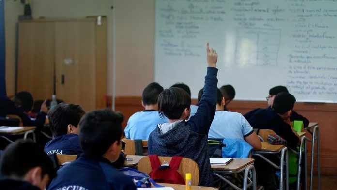 Solo el 27% de los colegios de Piura tiene acceso a agua, luz y desagüe en simultáneo Solo el 27% de los colegios de Piura tiene acceso a agua, luz y desagüe en simultáneo