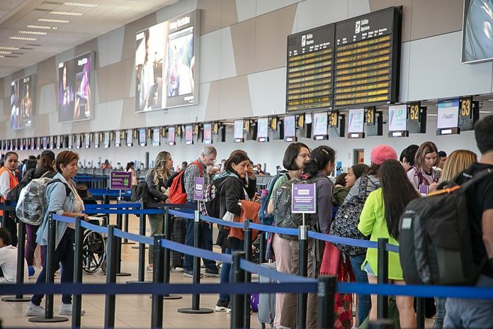 ¿Éxodo Peruano?: Emigración rompería récords en 2024
