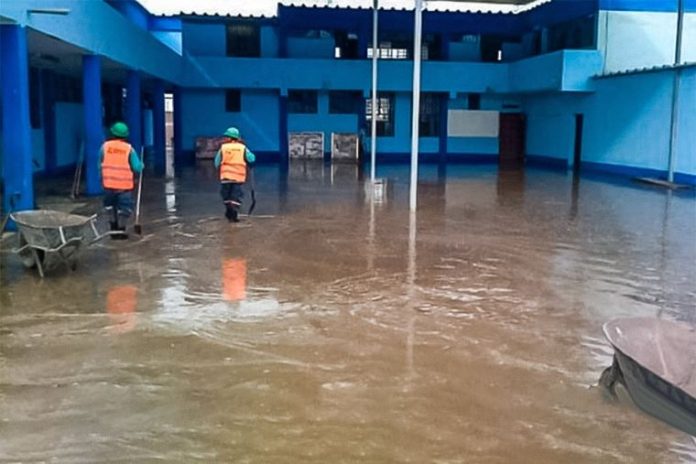 Más de 1,400 instituciones educativas están en nivel de riesgo muy alto por inundaciones Más de 1,400 instituciones educativas están en nivel de riesgo muy alto por inundaciones