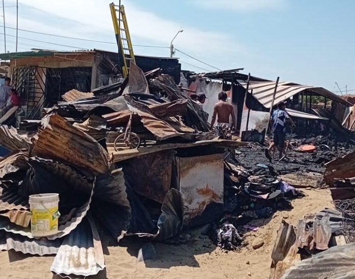 Cargador dejado enchufado habría originado incendio, señalan vecinos